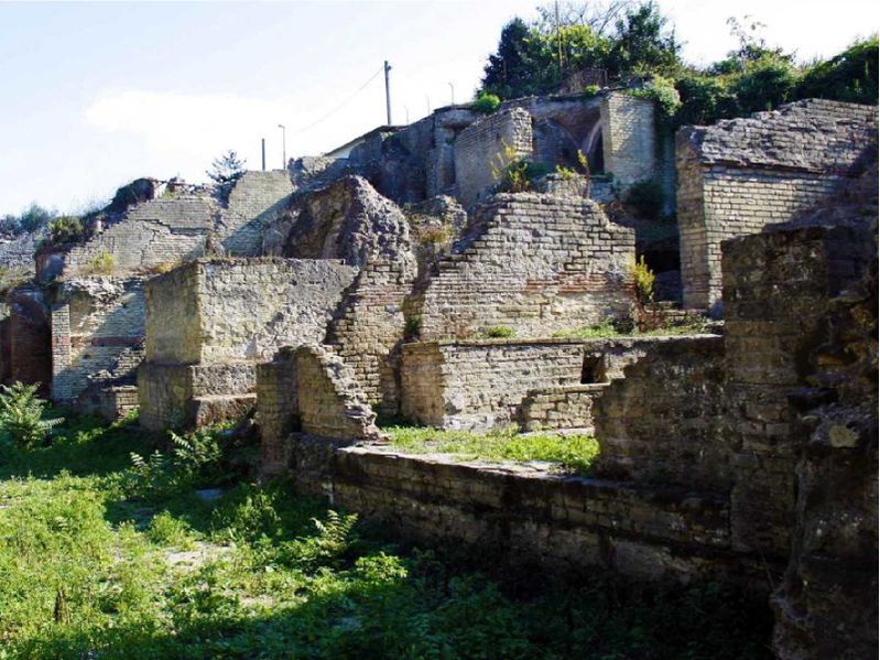File:Necropoli di Via Celle.jpg