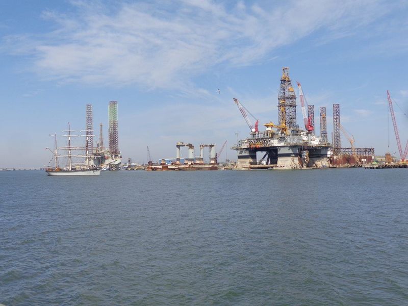 File:Oil rig.jpg