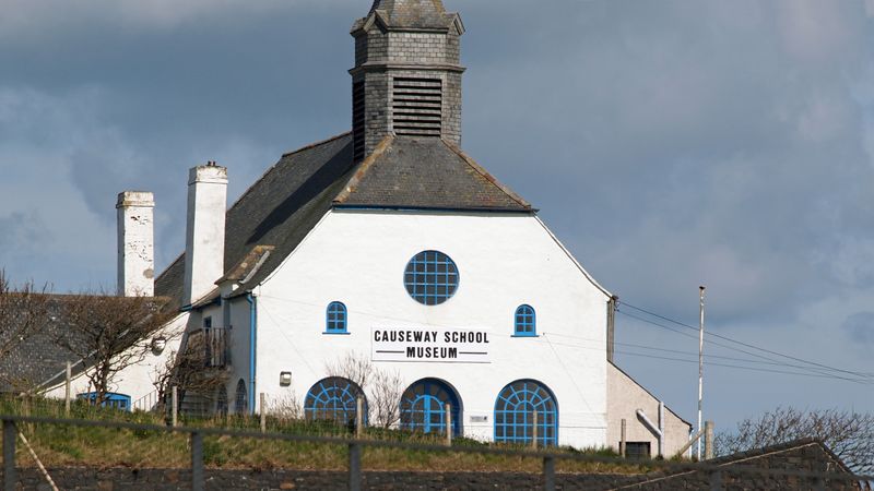 File:School and Museum near Giant's Causeway.jpg