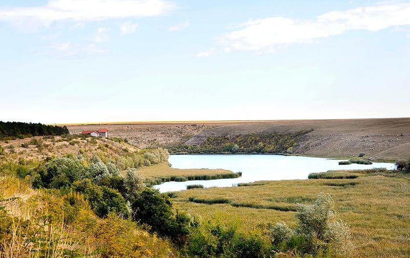 File:Lacul Limanu.jpg