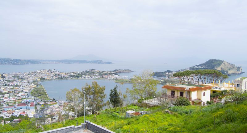 File:Bacoli coast Miseno Lake Capo Miseno2.jpg